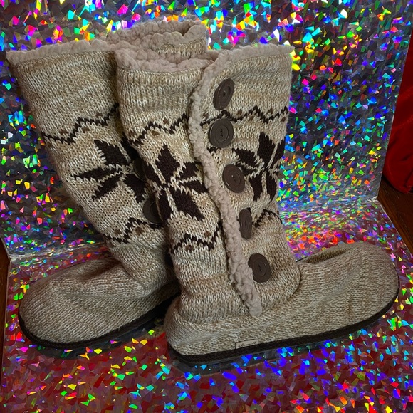 🤎Muk Luks brown button fold over brown boots🤎 - Picture 2 of 13